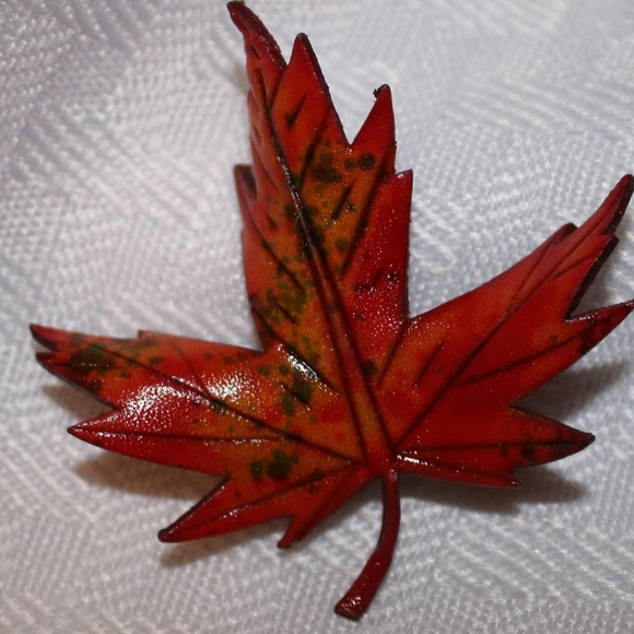 VINTAGE Jewelry - FINAL PRICE VINTAGE AUTUMN LEAF PIN